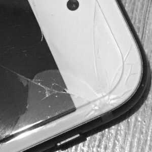 Разбил iPhone. Что делать?
